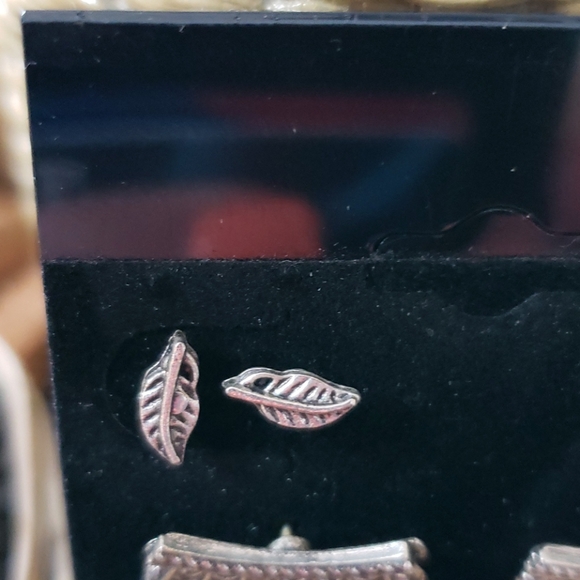 🆕️ 3 pair silver post earrings - Picture 3 of 5